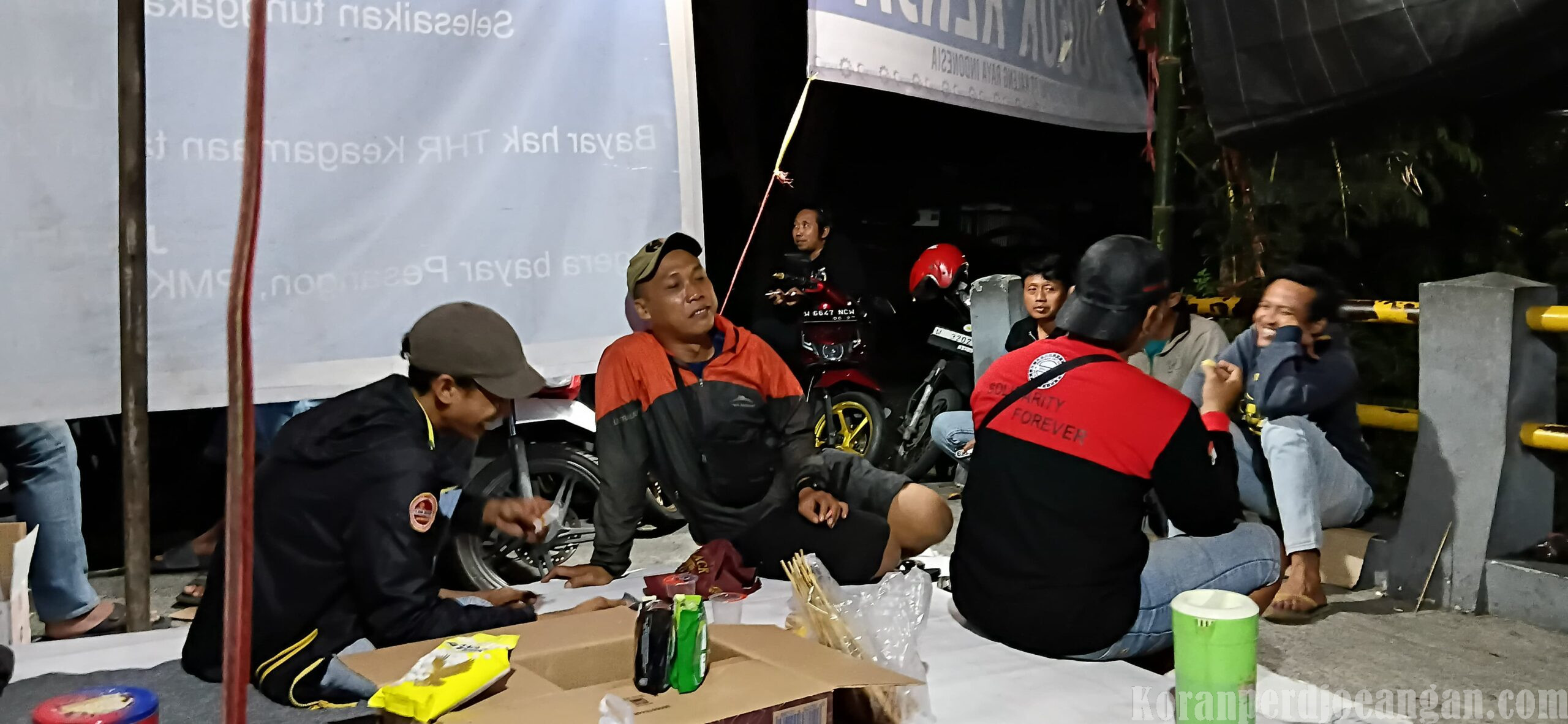 Solid Bergerak: SPAI FSPMI PUK ISS Jatim Indonesia di Tenda PUK SPLP PT Kaleng Raya Indonesia