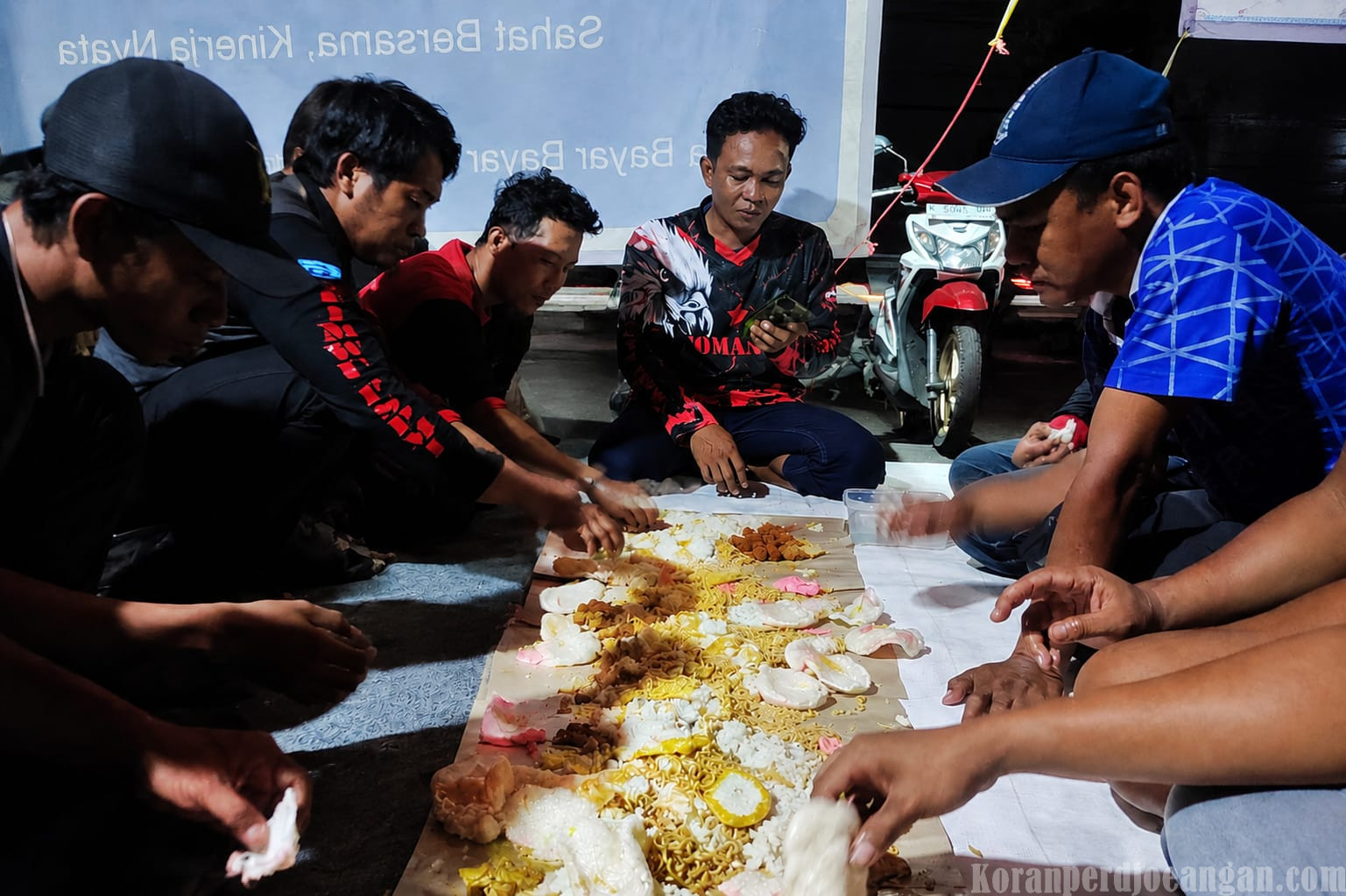 Makan Bersama di Tenda Perjuangan SPLP PT KRI, Simbol Kekompakan Buruh di Sidoarjo