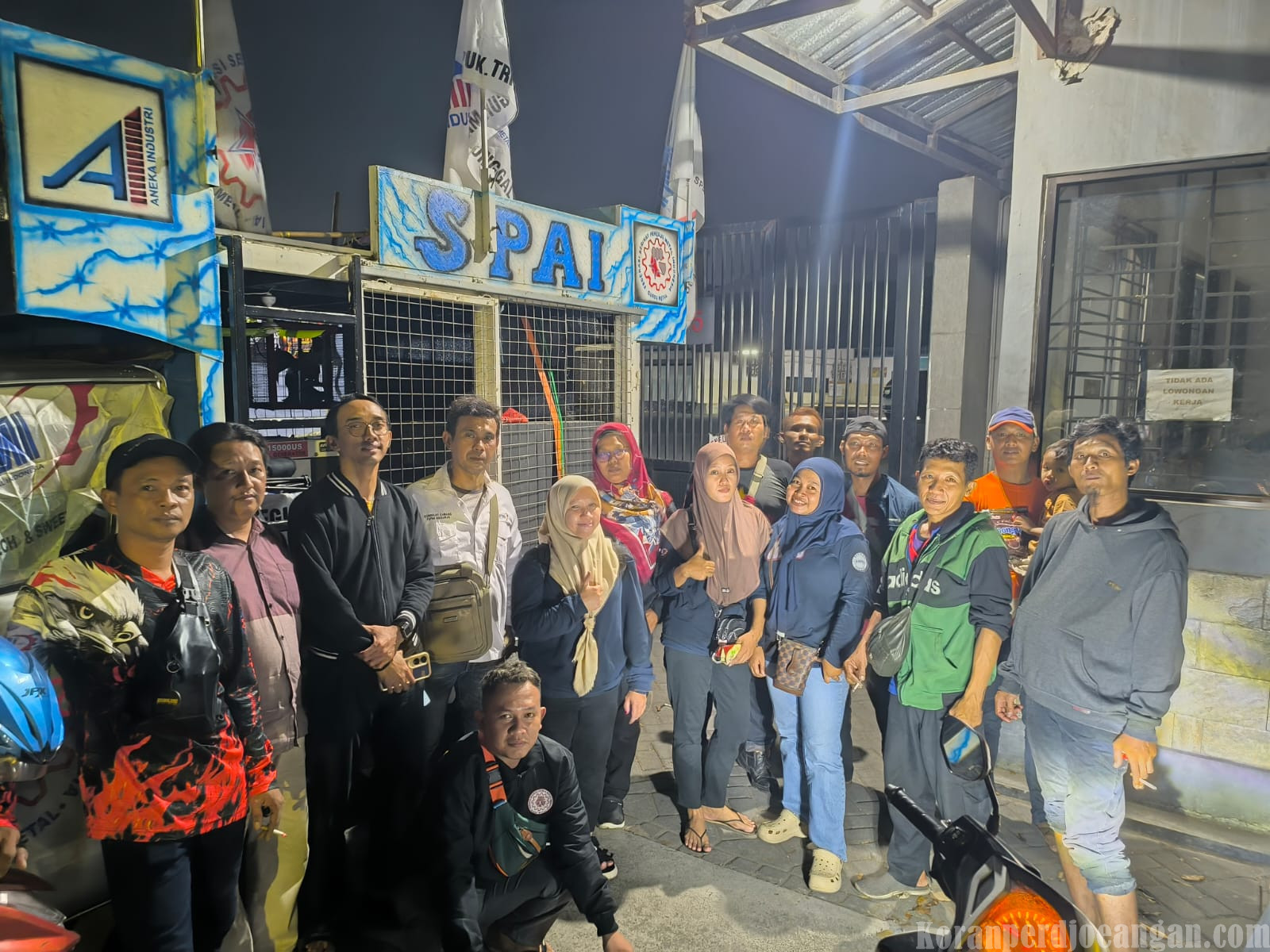 Hari Ke-8 Tenda Juang: Solidaritas PUK SPAI FSPMI Se-Sidoarjo dan PC SPAI FSPMI SIDOARJO Menggema untuk Perjuangan Buruh PT. KRI
