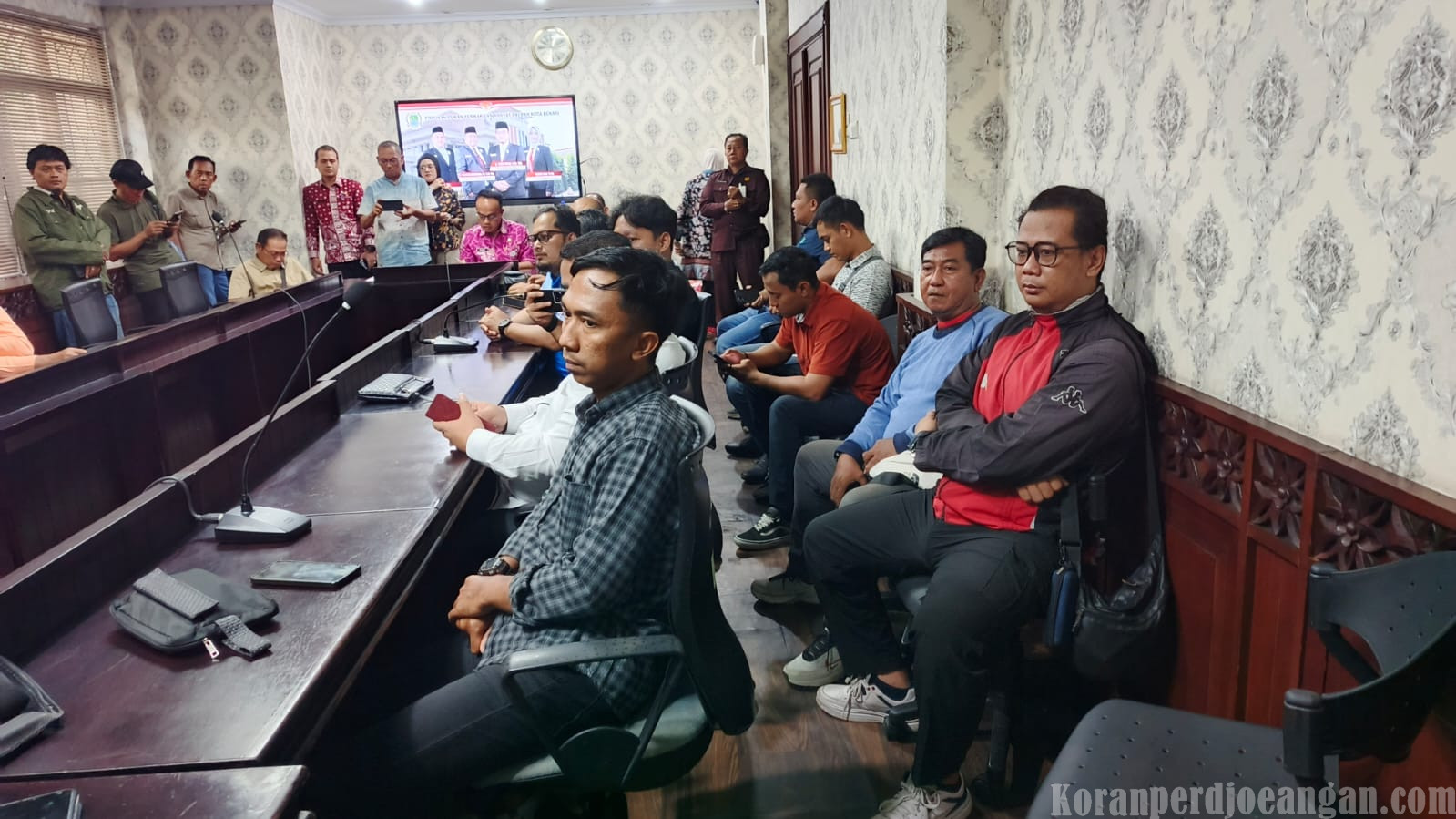 Sampaikan 3 Aspirasi, Buruh dari Aliansi BBM Diterima Komisi IV dan Ketua DPRD Kota Bekasi