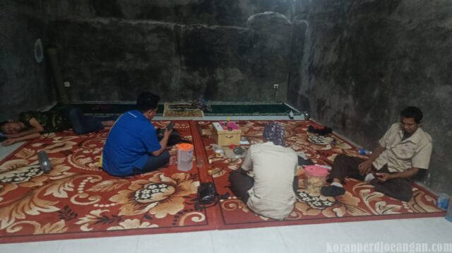 Dua Pekerja PT Indomarco Prismatama Menginap di Kantor KC FSPMI Jember Demi Keselamatan Perjalanan