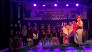 Ketika Simbah Besut Memeluk Cucu-cucu Tradisi di Rumah Ilalang Nganjuk