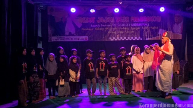 Ketika Simbah Besut Memeluk Cucu-cucu Tradisi di Rumah Ilalang Nganjuk