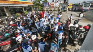 FSPMI PT Indomarco Prismatama Cabang Jombang Gelar Aksi Solidaritas di Depan Gerbang DC Indomaret