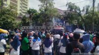 Tangis Buruh PAKERIN Pecah di Jalanan Surabaya, Hak Upah dan THR Masih Tertahan