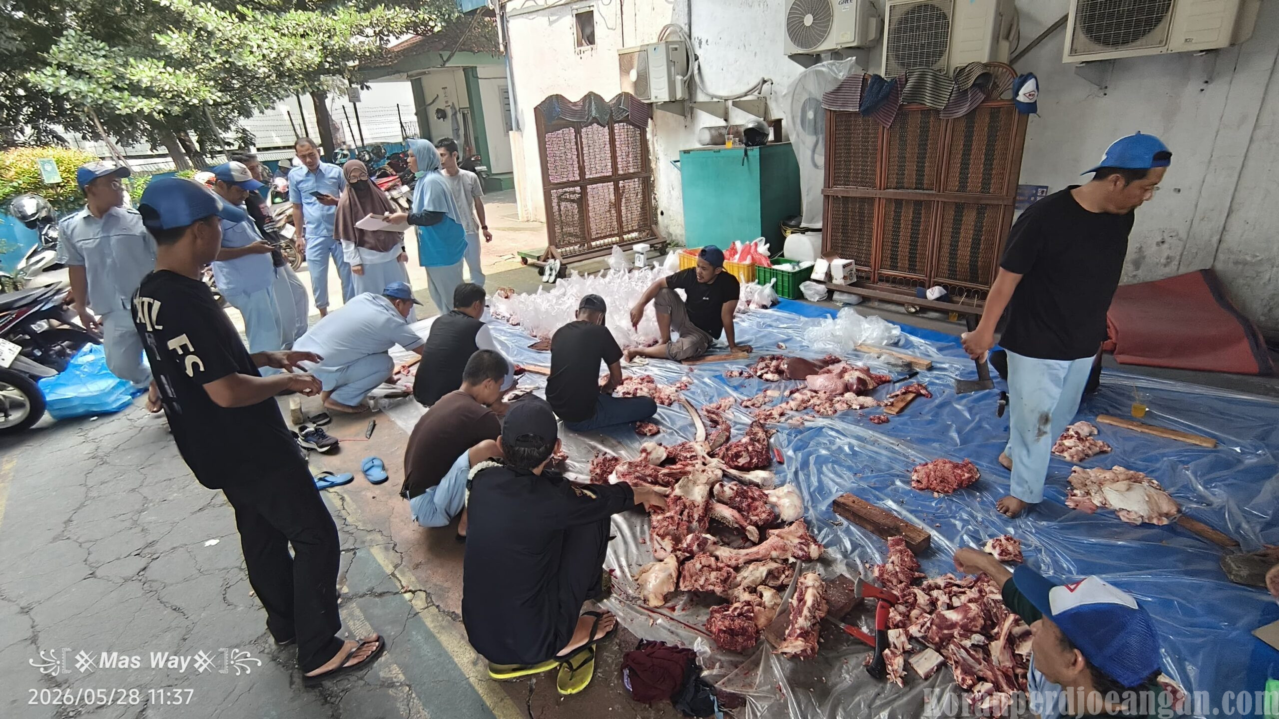 Serikat Pekerja dan DKM PT MRI Adakan Pemotongan Hewan Qurban
