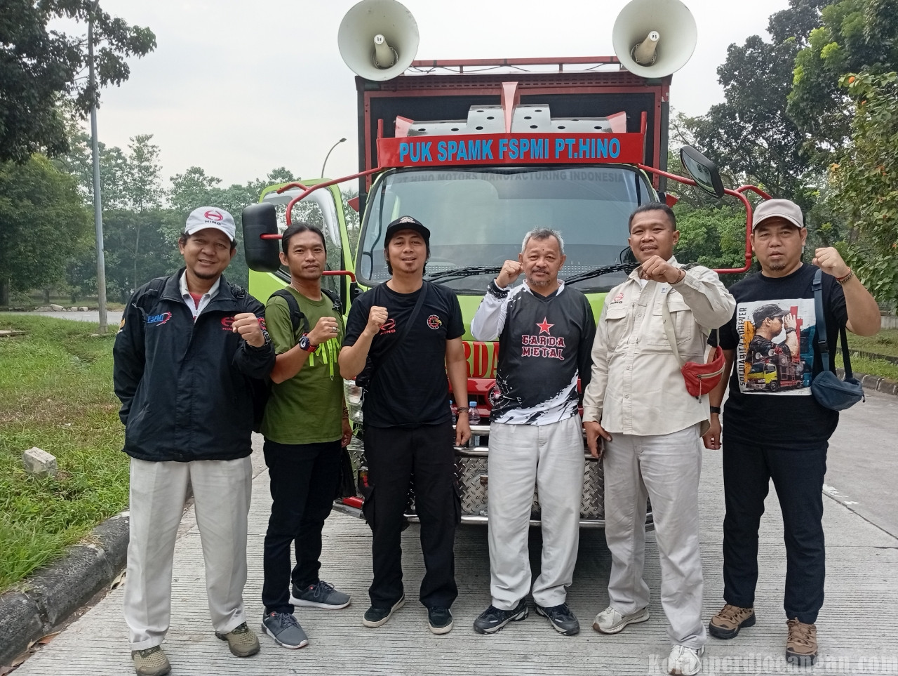 FSPMI Gelar Aksi Unjuk Rasa Solidaritas di Kantor Pusat Caterpillar, Desak Batalkan PHK Ketua Serikat