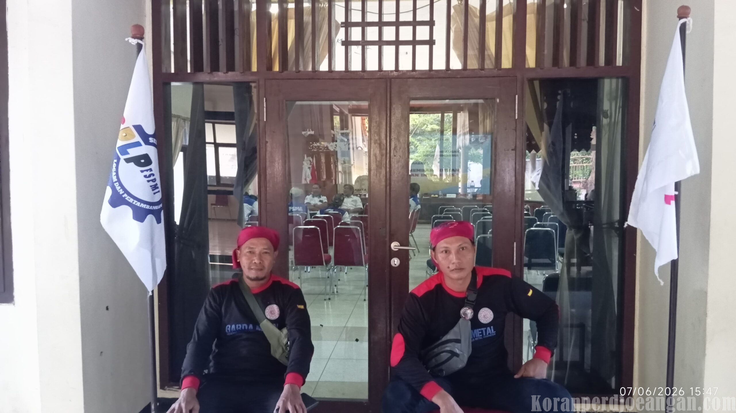 Sempat Memanas! Garda Metal FSPMI Surabaya Jaga Ketat Ruang Sidang Muscab PC SPLP FSPMI Surabaya