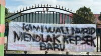 Memanas, Wali Murid dan Komite Segel SDN 196 Tanah Abang, Tolak Kepala Sekolah Baru