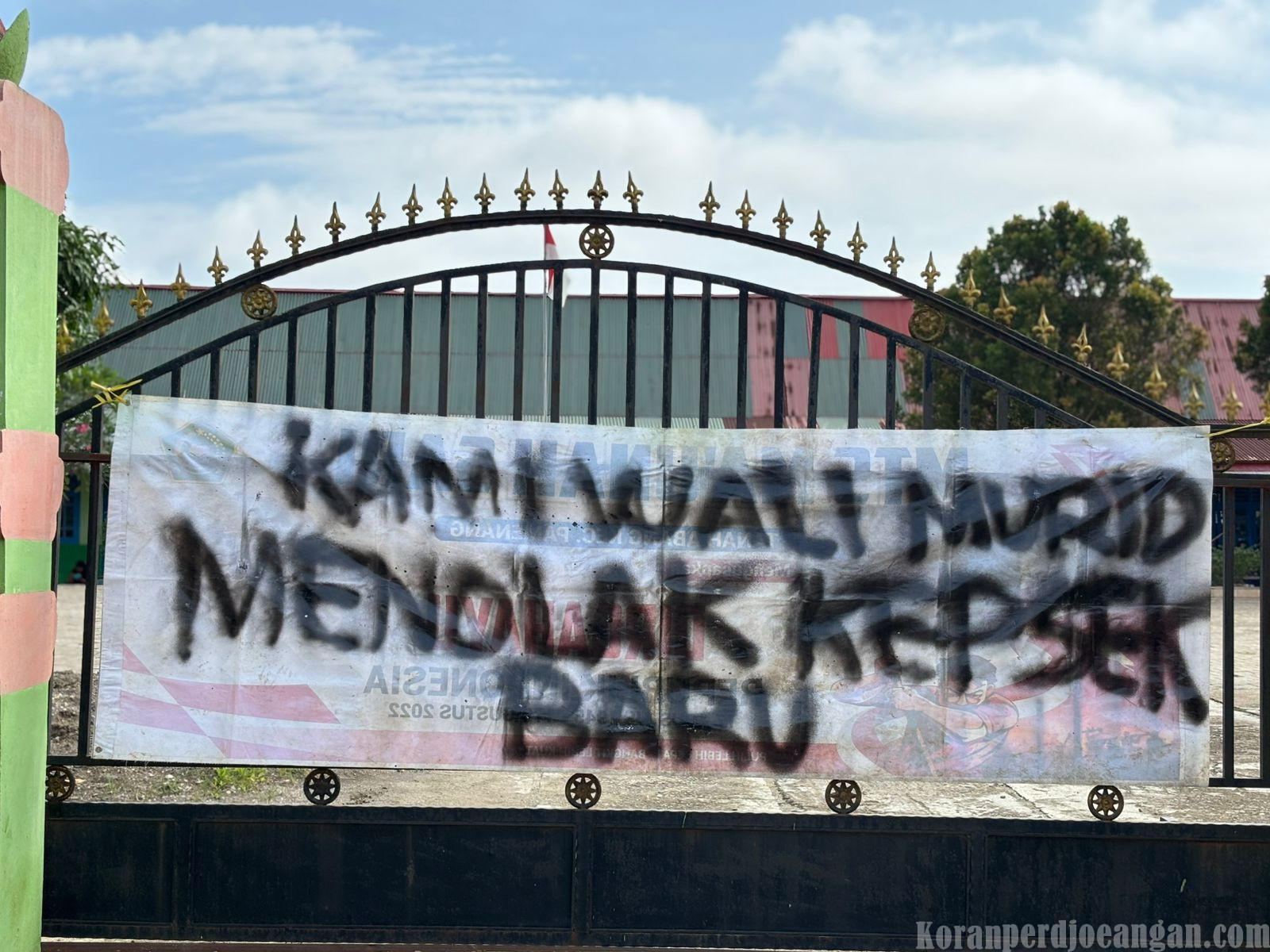 Memanas, Wali Murid dan Komite Segel SDN 196 Tanah Abang, Tolak Kepala Sekolah Baru