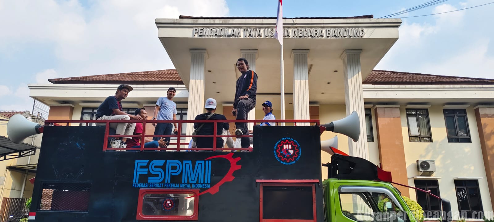 Gugatan UMSK 2026 di PTUN Bandung:  Jejak Perlawanan Buruh Jawa Barat