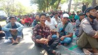 Ratusan Pekerja PT Pakerin Geruduk Mess Perusahaan, Tuntut Pembayaran Upah dan THR yang Tertahan Ratusan Pekerja PT Pakerin Geruduk Mess Perusahaan, Tuntut Pembayaran Upah dan THR yang Tertahan