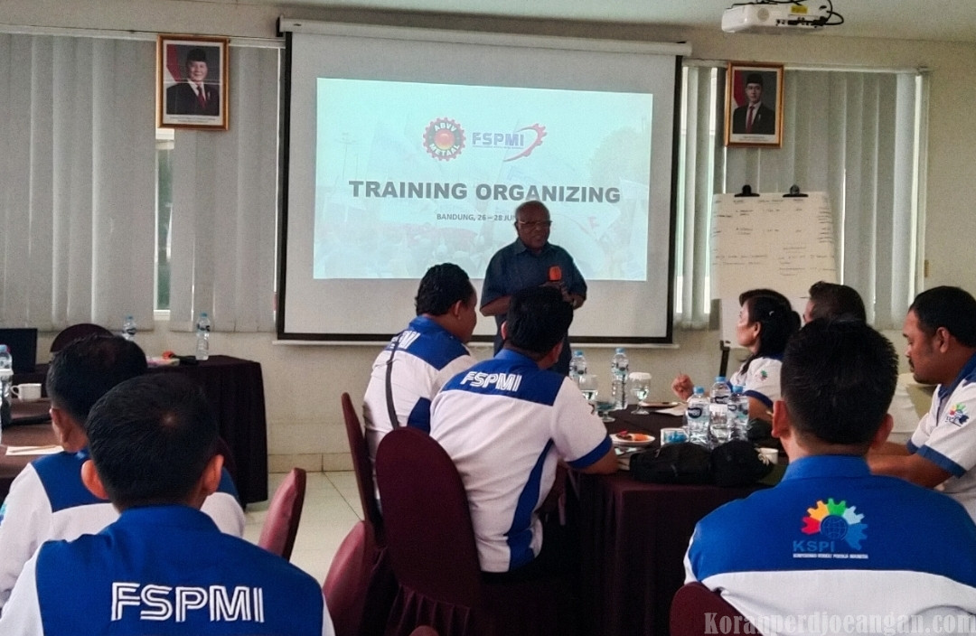 Founding Father FSPMI Aruna Salam Bekali Tim Organizing