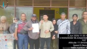 Datangi Kantor Kecamatan, Forum Masyarakat Korban Bencana Banjir Kabupaten Langkat. Kawal Data yang Terdampak