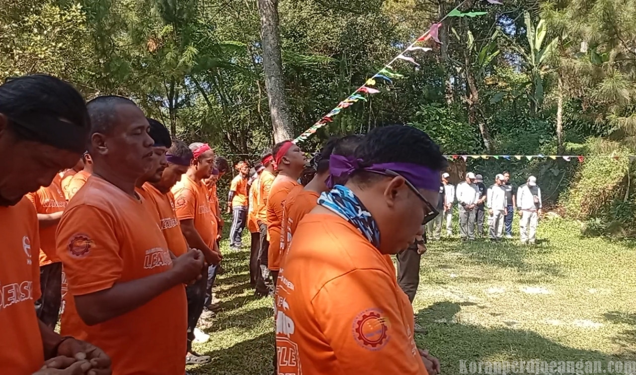 Abdul dan Yana Mengiringi LDK Serikat FSPMI PT Hino Lewat Lantunan Doa