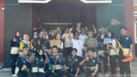 Semangat Gotong Royong Mahasiswa KKN UBP Karawang Bersama Warga Mekarmaya Gelar Jumat Bersih Semangat Gotong Royong Mahasiswa KKN UBP Karawang Bersama Warga Mekarmaya Gelar Jumat Bersih