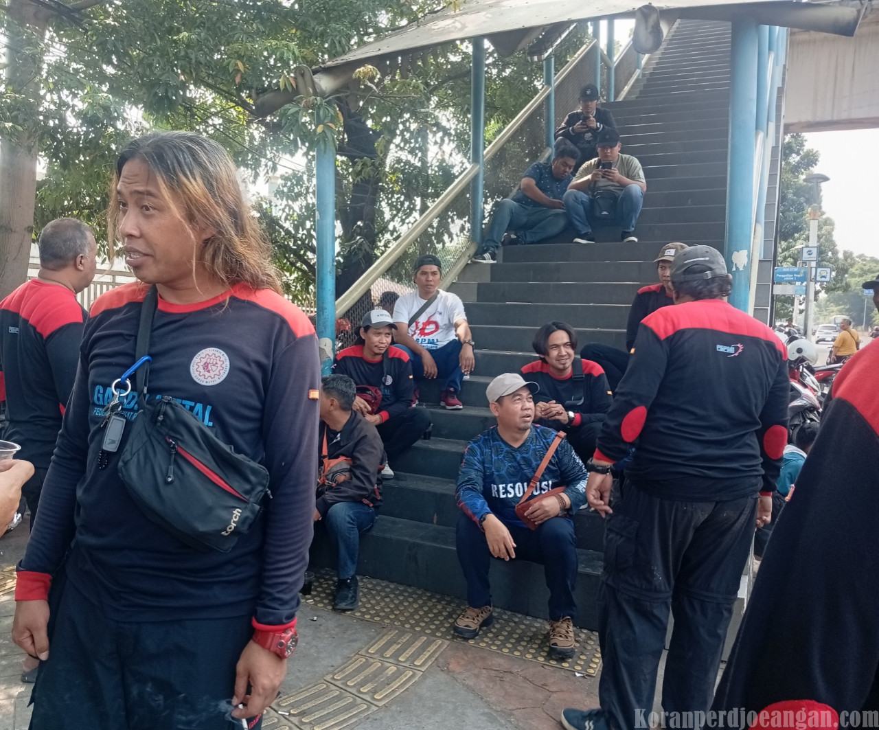 Setia Kawal Persidangan, Panglima Koordinator Nasional Garda Metal FSPMI Hadir di PN Jakarta Timur