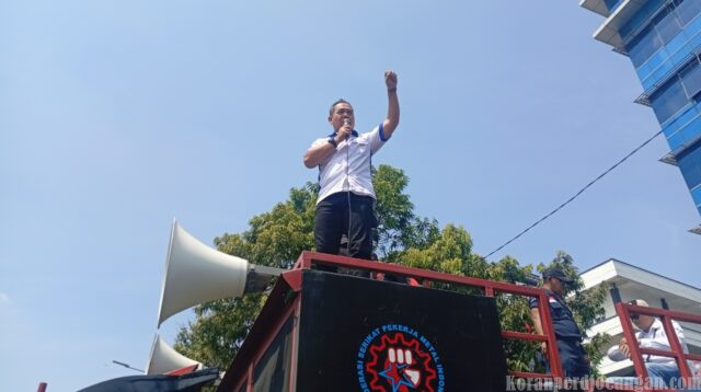 Ribuan Buruh KSPI Jabar Geruduk Kemendagri, Desak Tito Karnavian Intruksikan Gubernur Jabar Terbitkan SK UMSK 2026 Sesuai Putusan PTUN
