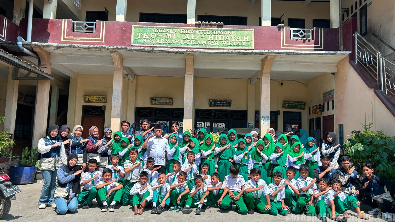 Dalam KKN, Mahasiswa UBP Edukasi Pengelolaan Sampah dan Dorong Pembentukan Bank Sampah di Desa Mekarmaya