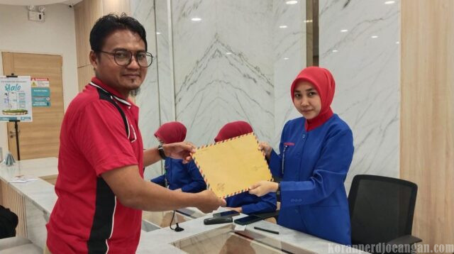 Sekretaris DPW JamkesWatch Riau Serahkan Surat Audiensi kepada RS Awal Bros Pekanbaru