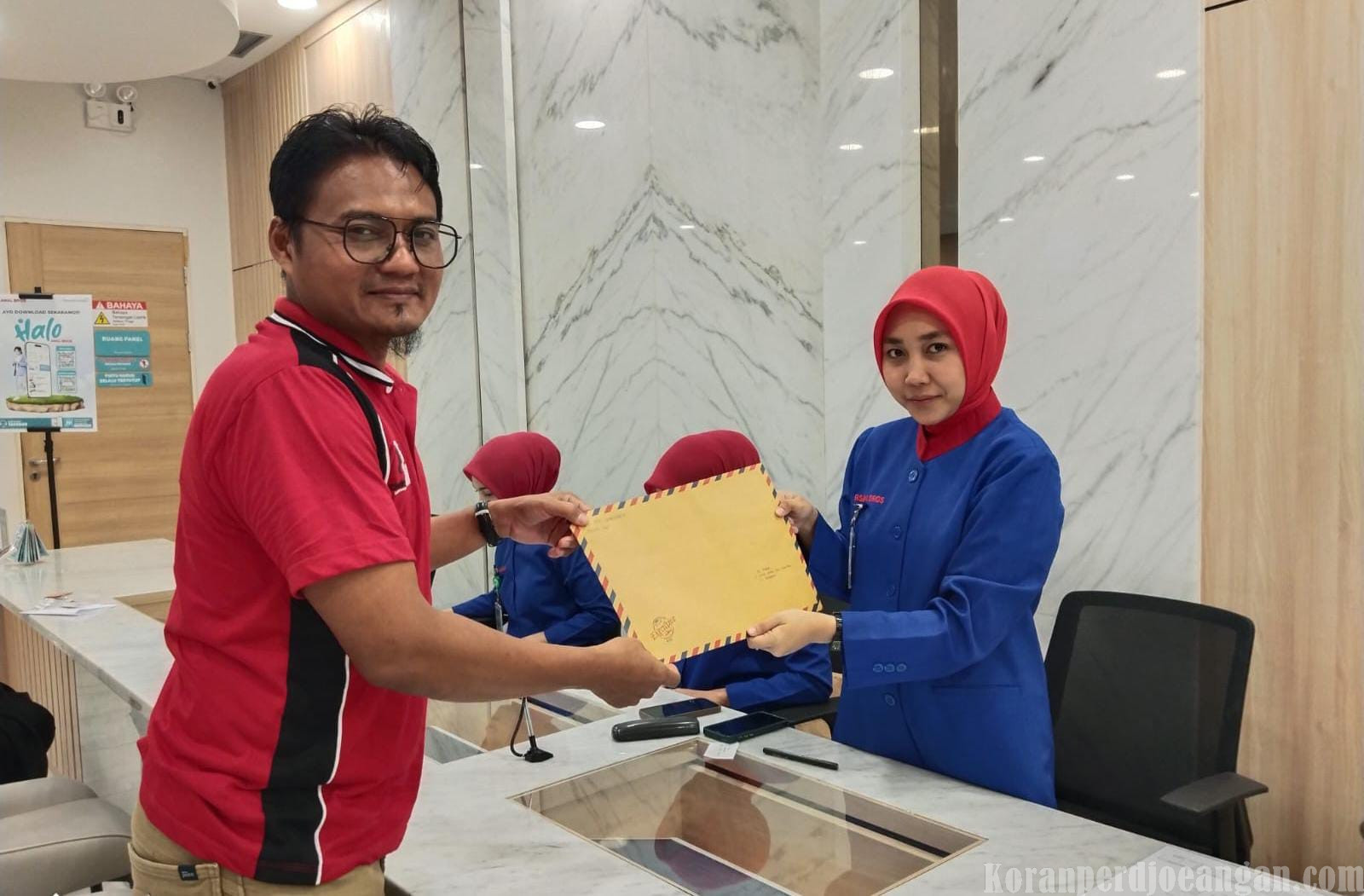 Sekretaris DPW JamkesWatch Riau Serahkan Surat Audiensi kepada RS Awal Bros Pekanbaru