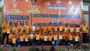 Ketua Exco Partai Buruh Jawa Barat Resmi Serahkan SK Pengurus Exco 23 Kecamatan Se-Kabupaten Bekasi