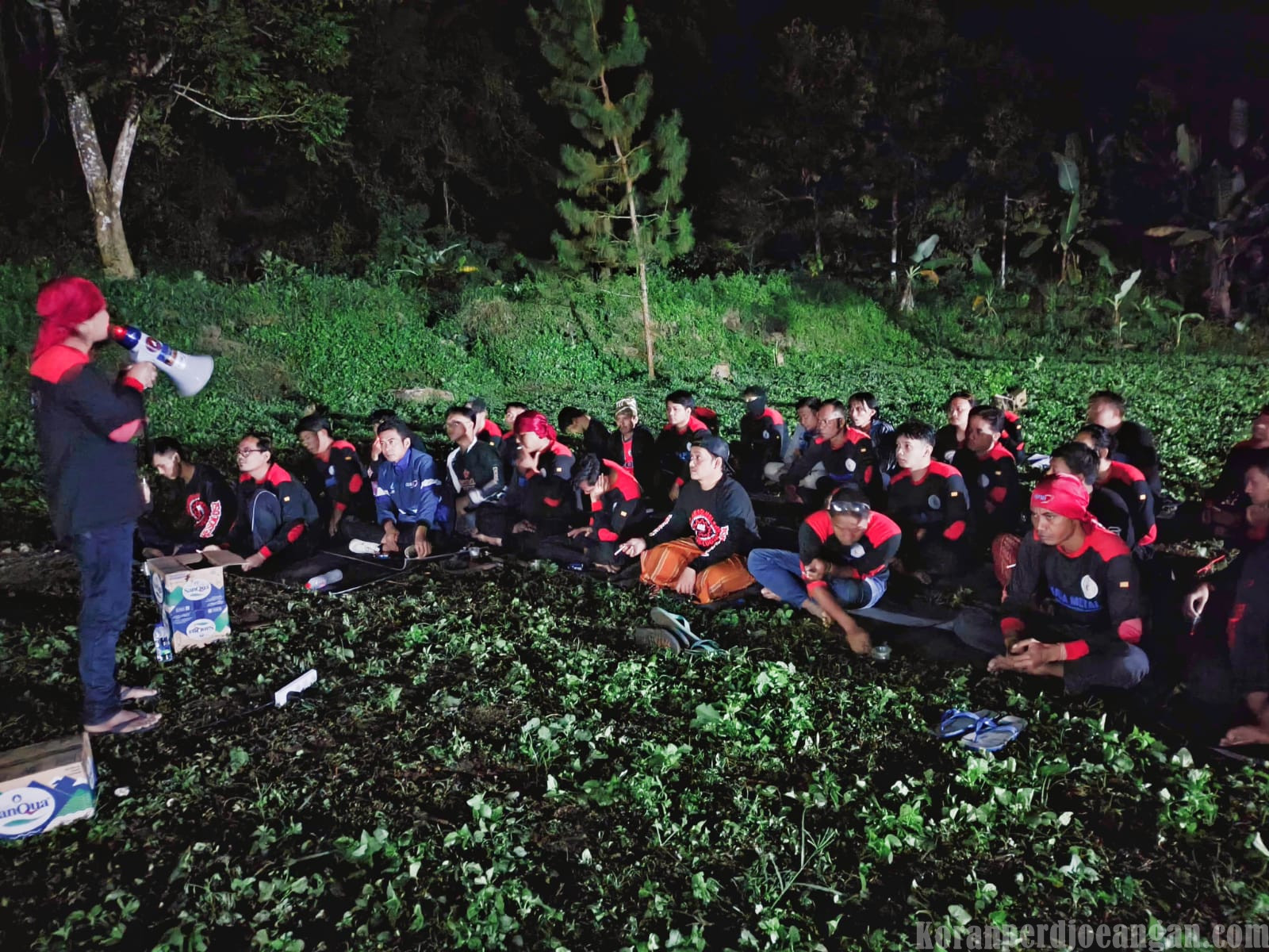 Momen Keakraban Dalam Jambore Garda Metal Cirebon Raya Berkonsolidasi di Malam Hari