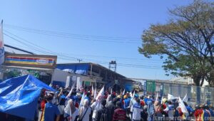 Dihalangi oleh Oknum, Aksi Di Kantor Indomaret Makassar Nyaris Ricuh