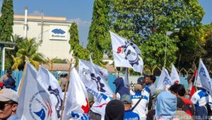Diduga Lakukan Union Busting, PT NS BlueScope Indonesia Digeruduk Ratusan Buruh FSPMI