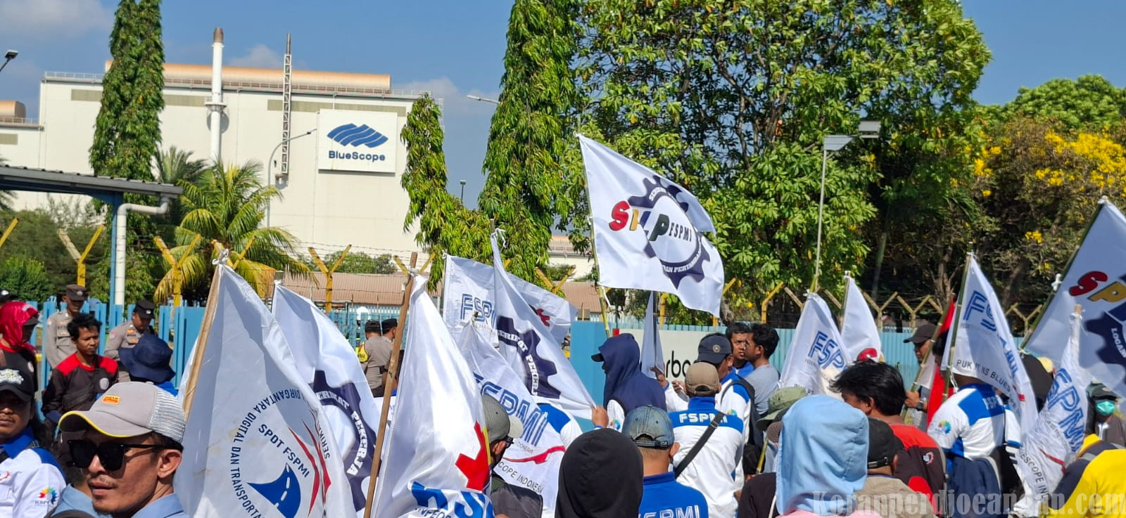 Diduga Lakukan Union Busting, PT NS BlueScope Indonesia Digeruduk Ratusan Buruh FSPMI