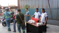 Jumat Berkah Perdana, PUK FSPMI PT Garuda Yamato Steel Bagikan 200 Porsi Sarapan untuk Karyawan Jumat Berkah Perdana, PUK FSPMI PT Garuda Yamato Steel Bagikan 200 Porsi Sarapan untuk Karyawan
