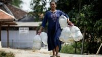 Kekeringan Melanda, BPBD Bekasi Salurkan 10.000 Liter Air Bersih untuk 281 KK di Desa Ridogalih Cibarusah