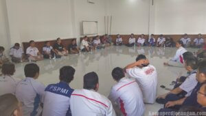 Jelang Sidang Gugatan UMSK Jabar 2026, Tudiono Instruksikan Anggota FSPMI Menginap di Depan PTUN