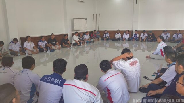 Jelang Sidang Gugatan UMSK Jabar 2026, Tudiono Instruksikan Anggota FSPMI Menginap di Depan PTUN