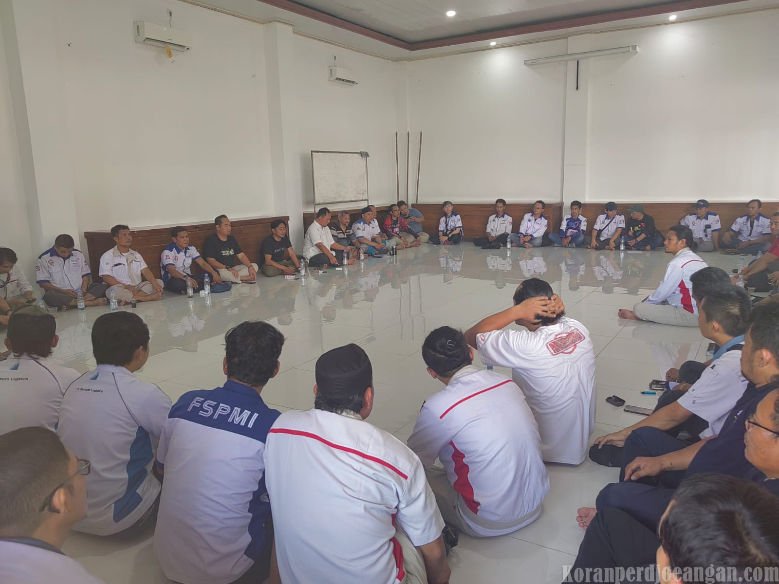 Jelang Sidang Gugatan UMSK Jabar 2026, Tudiono Instruksikan Anggota FSPMI Menginap di Depan PTUN