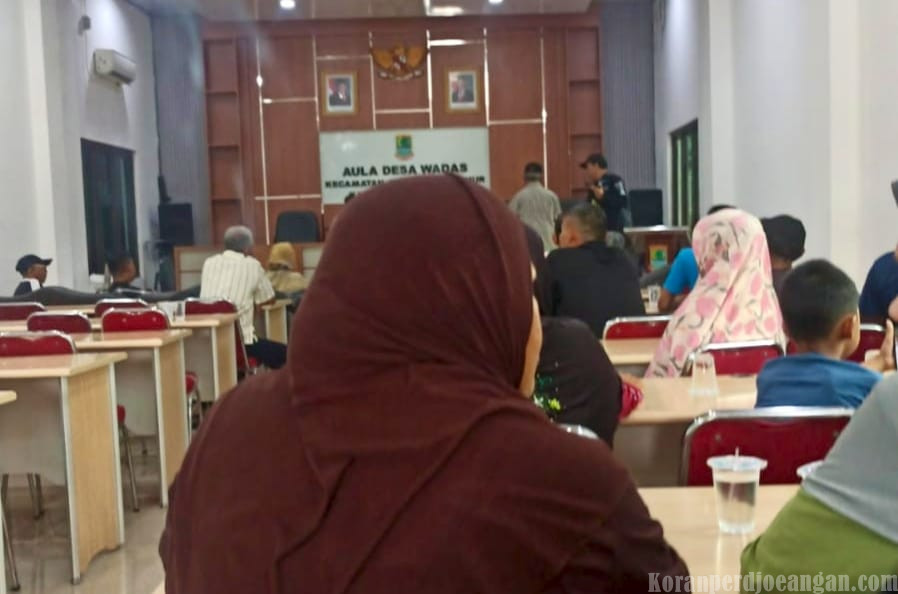Warga Desa Wadas Kembali Datangi Aula Desa, Tuntut Kepastian Relokasi Pascapenggusuran