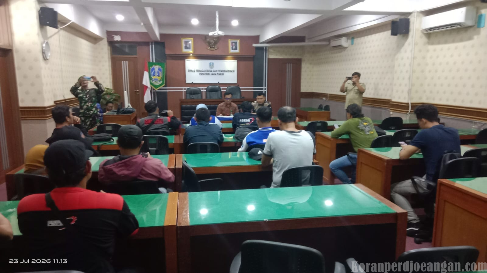 Buruh PT. Pakerin Demo Disnaker Jatim, Takkan Pulang Sebelum Surat Diterbitkan
