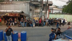 Perundingan Alot, Massa Solidaritas Terus Berdatangan Kawal Perjuangan Pekerja PT. QL Agrofood