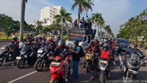 Ratusan Buruh EJIP Konvoi ke Gobel, Bergabung dengan Ribuan Buruh Bekasi Menuju Kemendagri