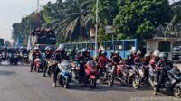 Diapresiasi Warga, Konvoi Motor Aksi Buruh FSPMI Menuju Kemendagri Berlangsung Tertib