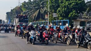 Diapresiasi Warga, Konvoi Motor Aksi Buruh FSPMI Menuju Kemendagri Berlangsung Tertib
