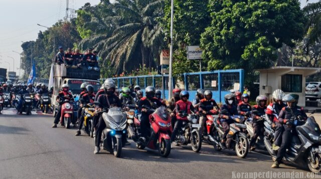 Diapresiasi Warga, Konvoi Motor Aksi Buruh FSPMI Menuju Kemendagri Berlangsung Tertib