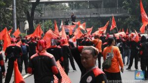 Ekploitasi Regulasi Ketenagakerjaan untuk Kepentingan Politik Oligarki
