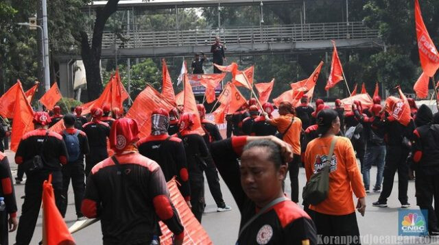Ekploitasi Regulasi Ketenagakerjaan untuk Kepentingan Politik Oligarki
