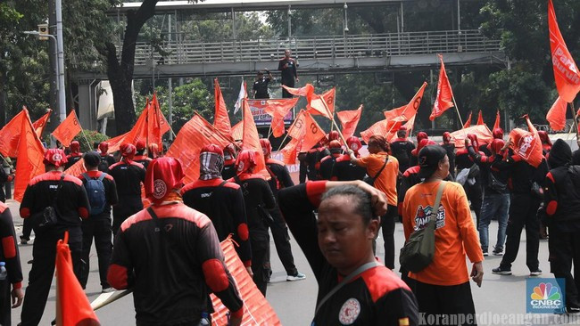 Ekploitasi Regulasi Ketenagakerjaan untuk Kepentingan Politik Oligarki
