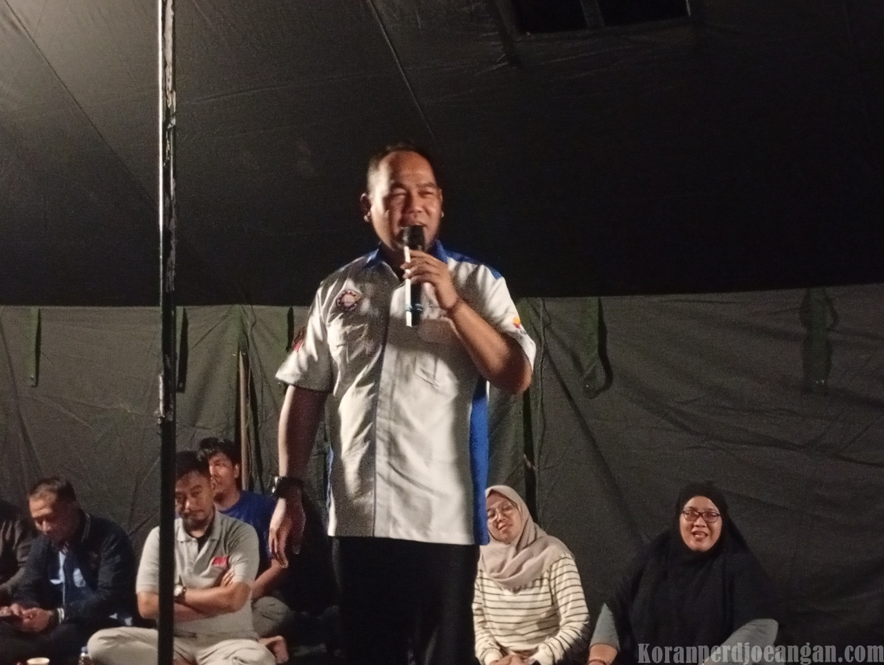 Momen Ketua DPW FSPMI Jabar Bagi Duit di Acara Character Building