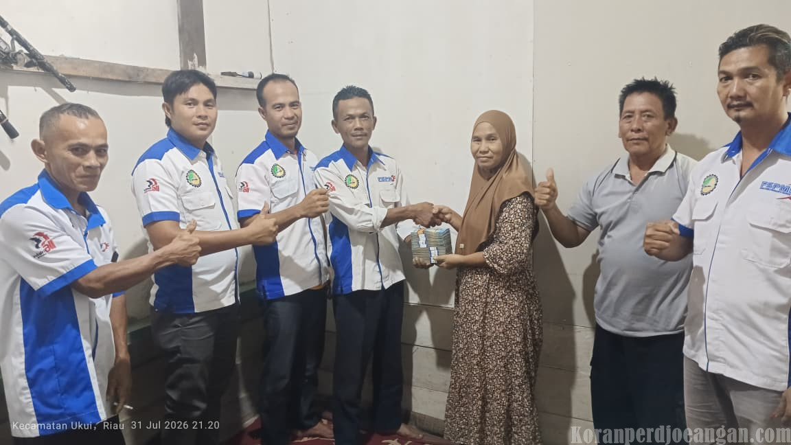 Berhasil Perjuangkan Hak Pekerja,  PUK SPPK FSPMI PT. IIS Serahkan Hak Ibu Poniati