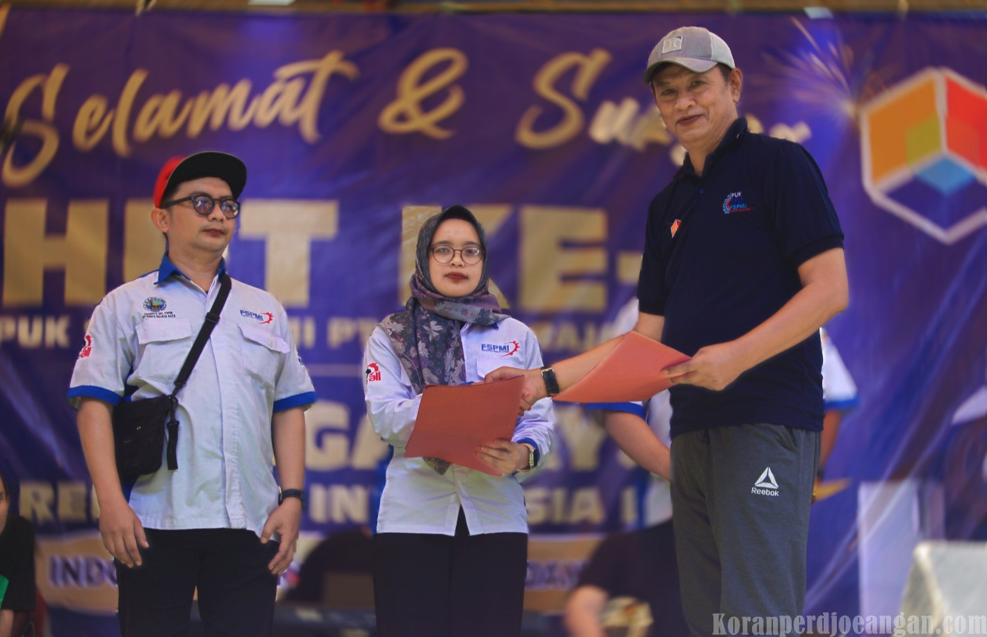 SK Karyawan Tetap Jadi Kado Istimewa di HUT ke-2 PUK SPLP FSPMI PT Kerta Rajasa Raya