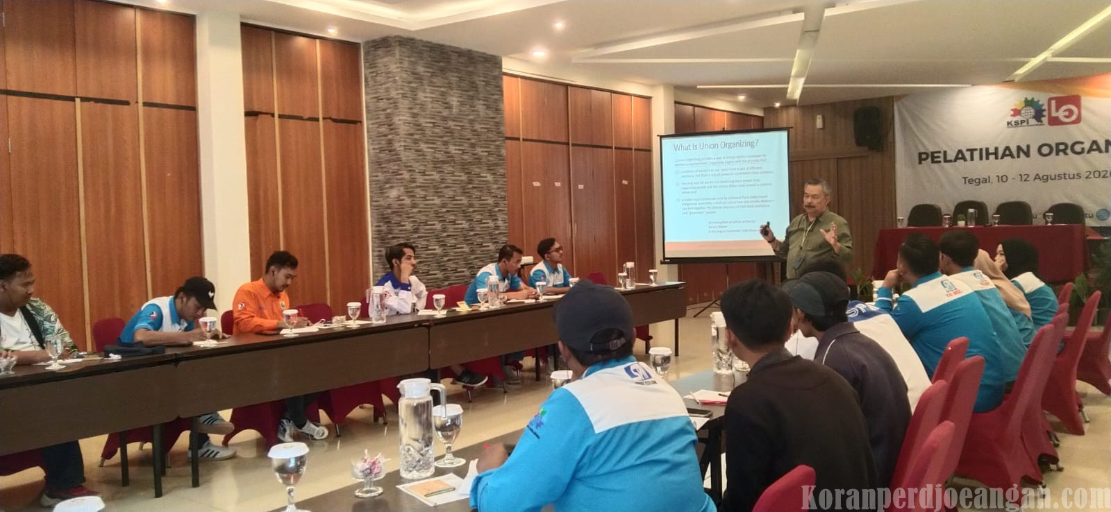 Floro R. Francisco : Organizing Dimulai dari Mendengarkan dan Membangun Kekuatan Kolektif