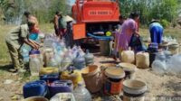 Kemarau Tak Kunjung Usai, 28 Ribu Warga di 11 Kecamatan Kabupaten Bekasi Kekurangan Air Bersih Kemarau Tak Kunjung Usai, 28 Ribu Warga di 11 Kecamatan Kabupaten Bekasi Kekurangan Air Bersih